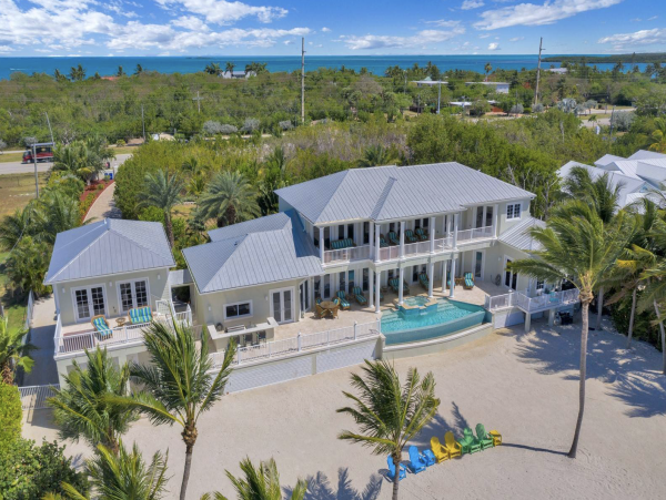 Oceanfront Luxury Vacation Estate with Pool & Spa